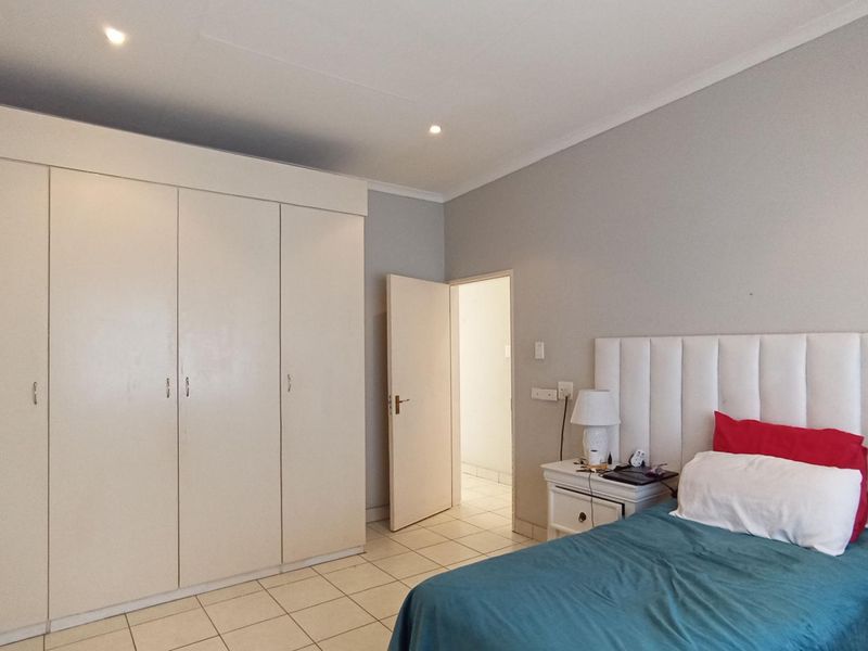 Spacious Double-Storey 4-Bedroom Family Home with Flatlet for Sale | Lyndhurst - Photo 3