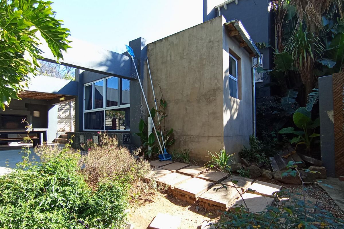 Spacious Double-Storey 4-Bedroom Family Home with Flatlet for Sale | Lyndhurst - Photo 4