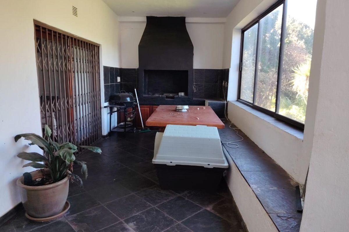 Luxury Double-Storey 4-Bedroom Freestanding Home with Flatlet | Northcliff, Randburg - Photo 4