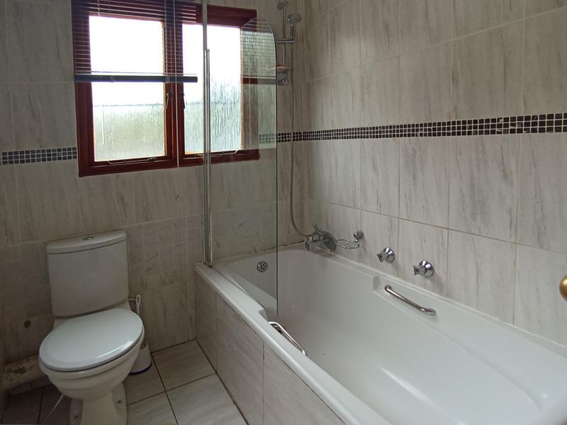 Luxury Double-Storey 4-Bedroom Freestanding Home with Flatlet | Northcliff, Randburg - Photo 8