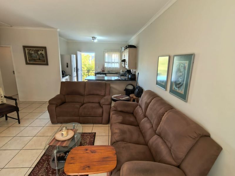 Modern 2 Bed Apartment with Balcony in Somerset Sereno (First Floor) - Photo 4