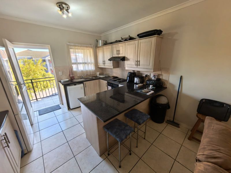 Modern 2 Bed Apartment with Balcony in Somerset Sereno (First Floor) - Photo 6
