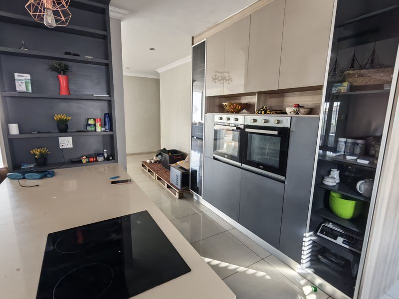Spacious Family Home in a Popular Estate at the Foot of the Magaliesberg - Photo 4