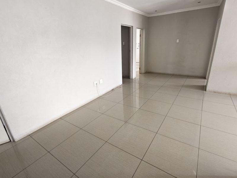 Spacious Family Home in a Popular Estate at the Foot of the Magaliesberg - Photo 10