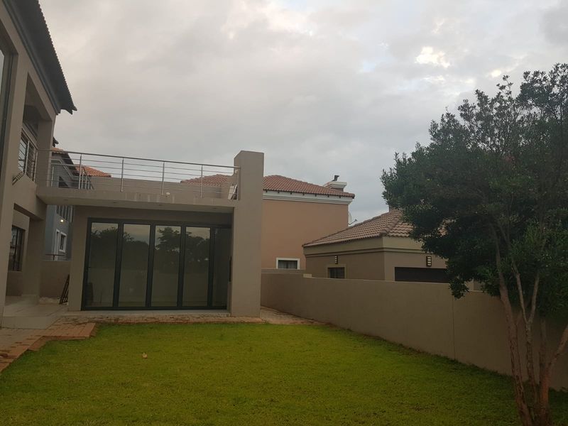 Spacious Family Home in a Popular Estate at the Foot of the Magaliesberg - Photo 8