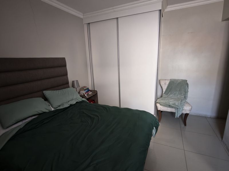 Spacious Family Home in a Popular Estate at the Foot of the Magaliesberg - Photo 6