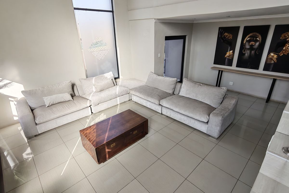 Spacious Family Home in a Popular Estate at the Foot of the Magaliesberg - Photo 2