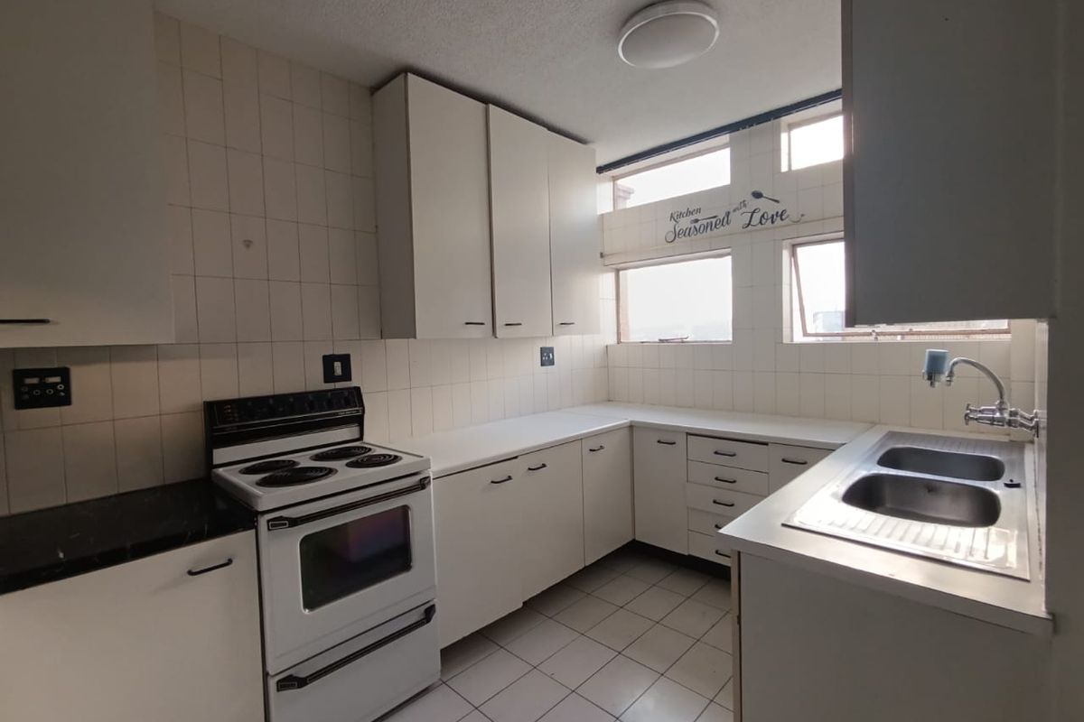Charming Apartment Offering Exceptional Value - Photo 4