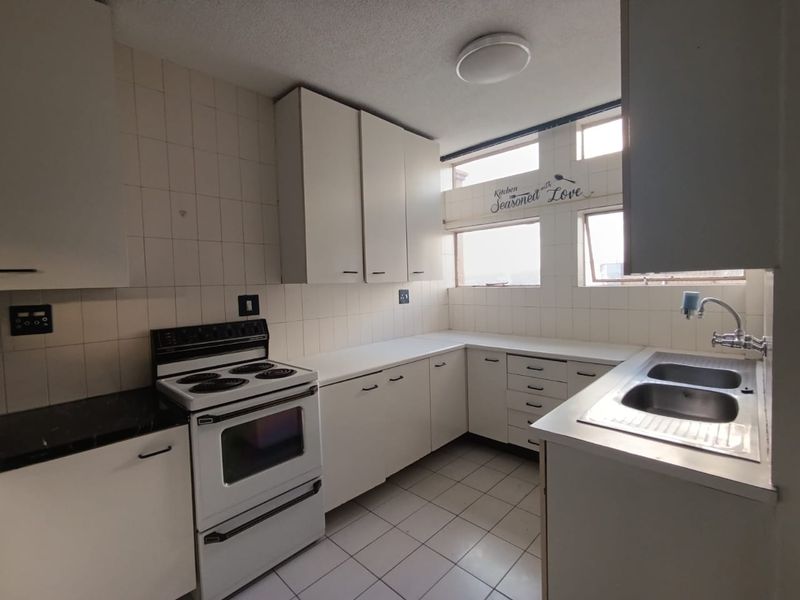 Charming Apartment Offering Exceptional Value - Photo 4