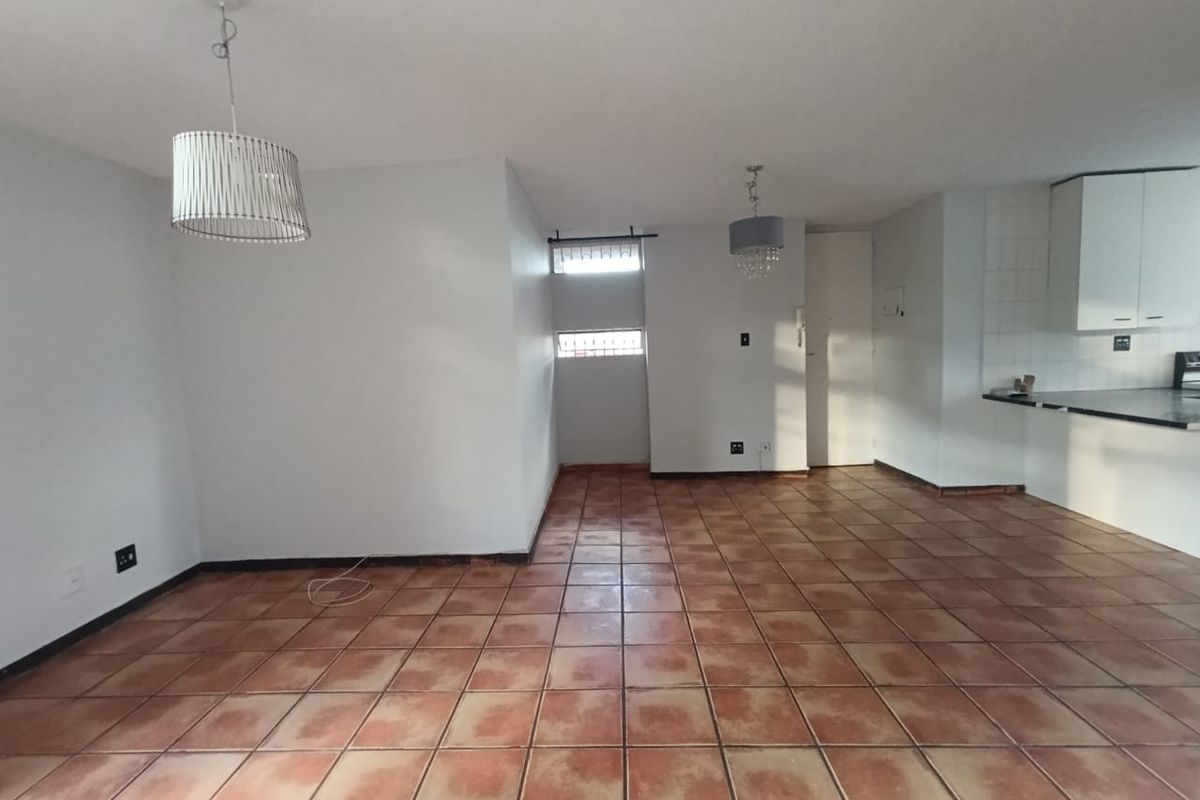 Charming Apartment Offering Exceptional Value - Photo 3