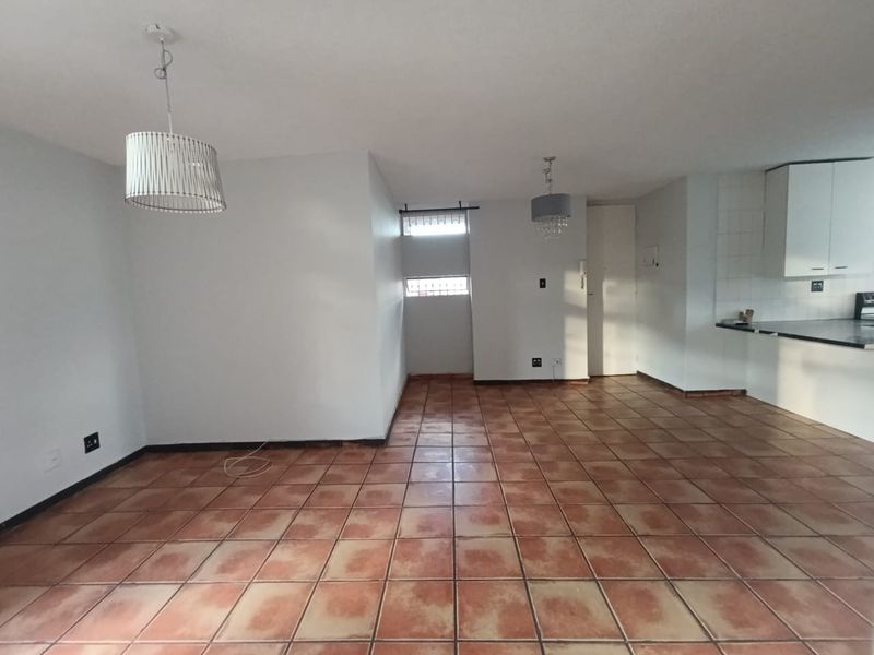 Charming Apartment Offering Exceptional Value - Photo 3