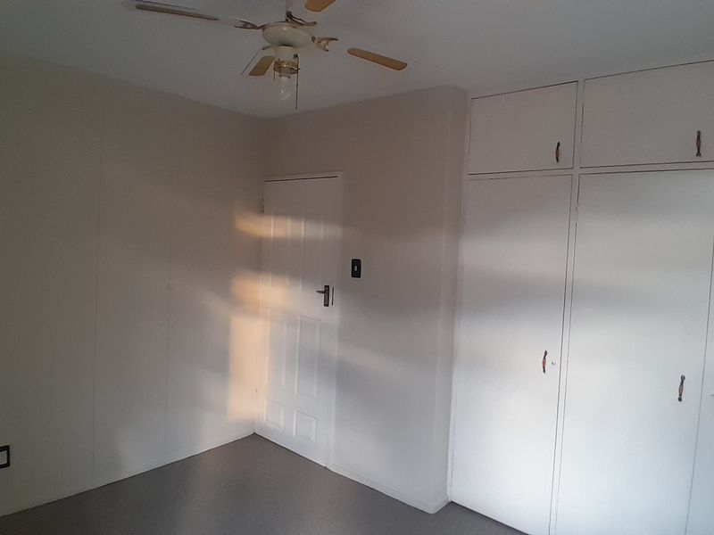 Charming Apartment Offering Exceptional Value - Photo 9