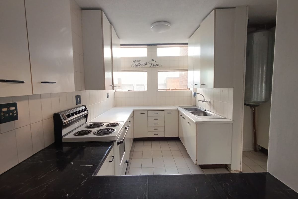 Charming Apartment Offering Exceptional Value - Photo 2