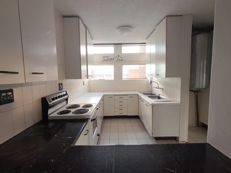 Charming Apartment Offering Exceptional Value - Photo 2