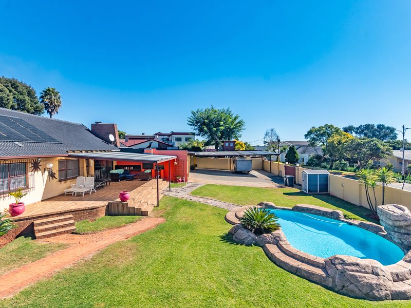 Spacious 3 Bedroomed House With Some Extra Features For Those Needing More. - Photo 1