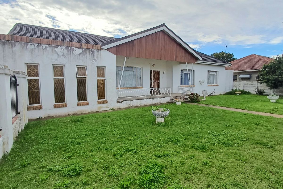 Spacious Family Home for Sale in Retief, Despatch - Photo 3