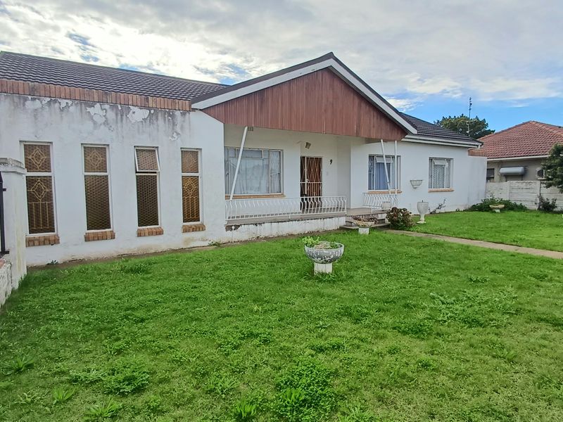 Spacious Family Home for Sale in Retief, Despatch - Photo 3