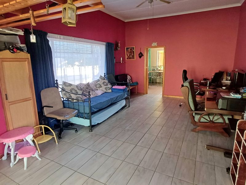 Spacious Family Home for Sale in Retief, Despatch - Photo 9