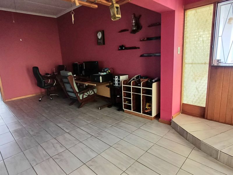 Spacious Family Home for Sale in Retief, Despatch - Photo 8