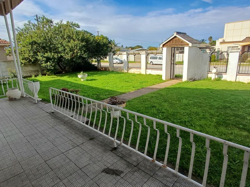 Spacious Family Home for Sale in Retief, Despatch - Photo 6