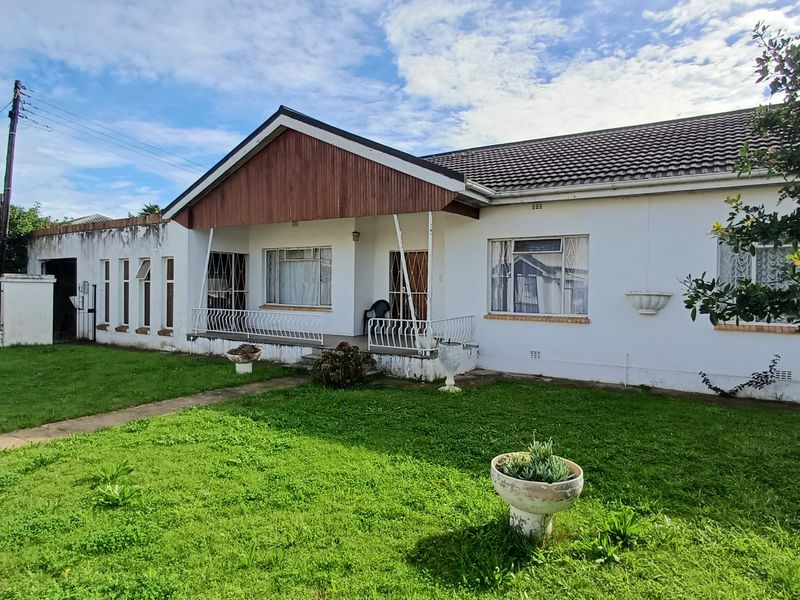 Spacious Family Home for Sale in Retief, Despatch - Photo 1