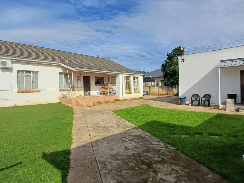 Spacious Family Home for Sale in Retief, Despatch - Photo 1