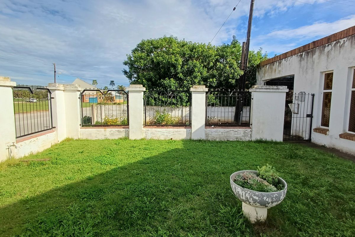 Spacious Family Home for Sale in Retief, Despatch - Photo 5