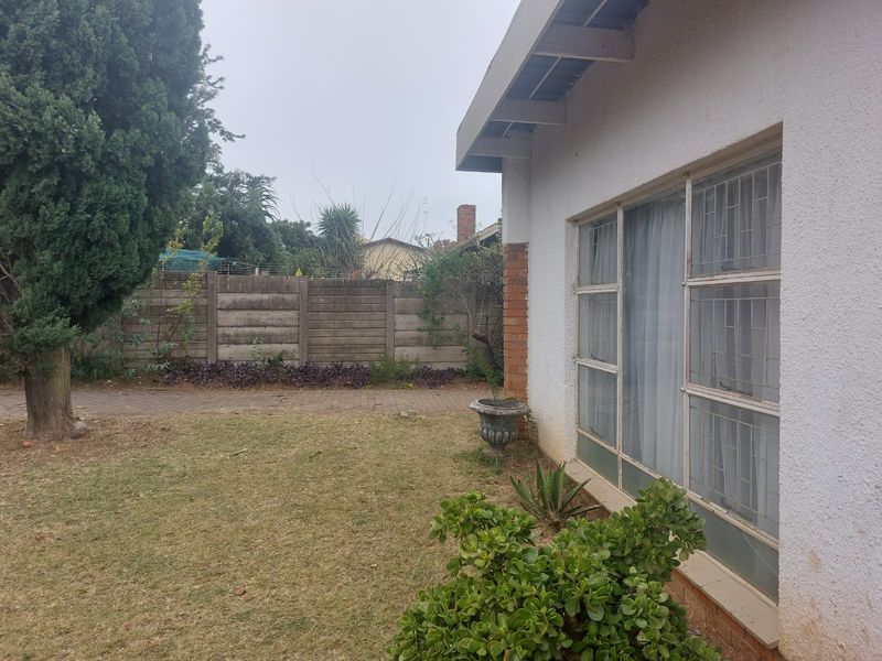 Close to school/ with a granny flat. - Photo 3
