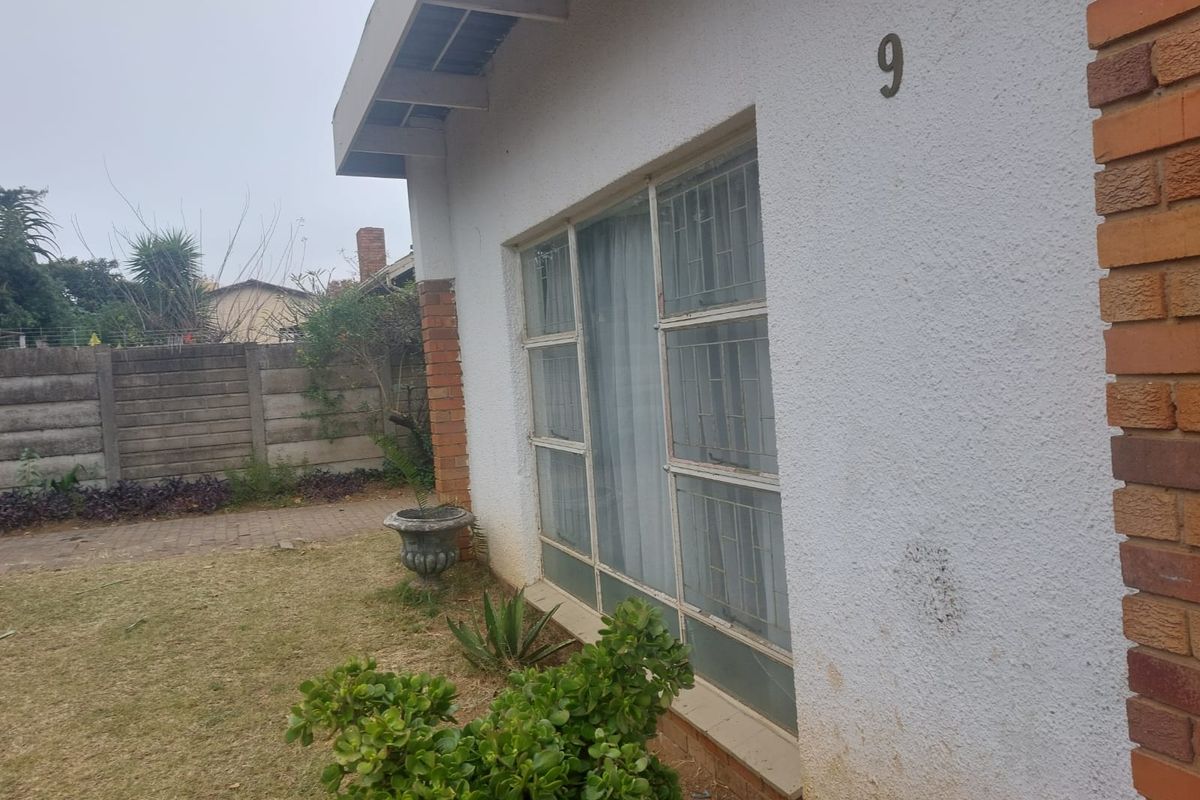 Close to school/ with a granny flat. - Photo 2