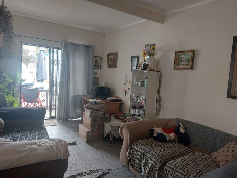 Close to school/ with a granny flat. - Photo 10