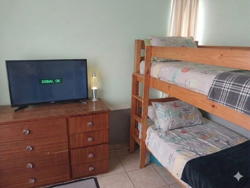 Close to school/ with a granny flat. - Photo 9