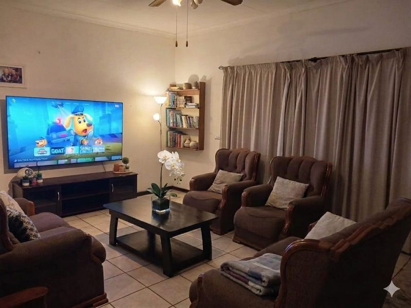 Close to school/ with a granny flat. - Photo 6
