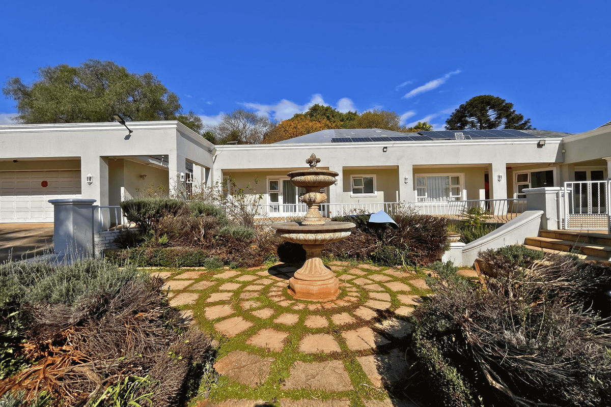 4 Bed House with Cottage & Staff Quarters on Douglas Road, Bedfordview - Photo 2