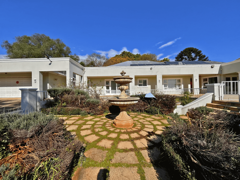 4 Bed House with Cottage & Staff Quarters on Douglas Road, Bedfordview - Photo 2
