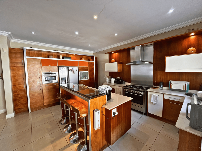 4 Bed House with Cottage & Staff Quarters on Douglas Road, Bedfordview - Photo 9