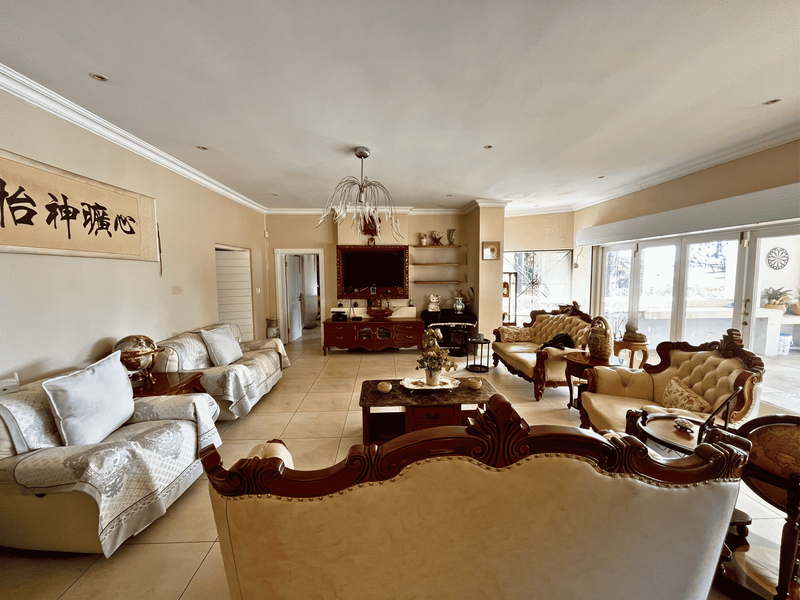 4 Bed House with Cottage & Staff Quarters on Douglas Road, Bedfordview - Photo 8