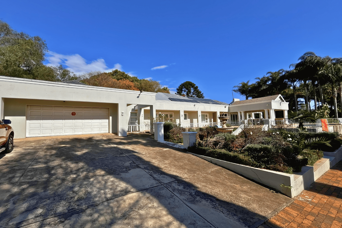 4 Bed House with Cottage & Staff Quarters on Douglas Road, Bedfordview - Photo 3
