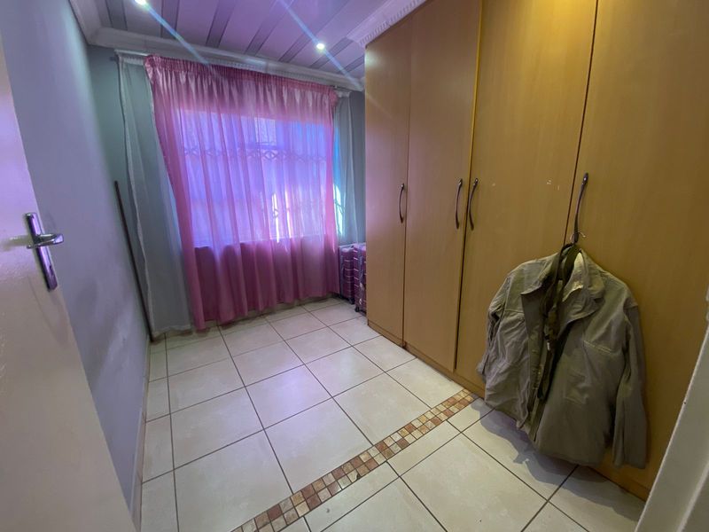 Modern 3-Bedroom Home with Comfort and Style - Photo 3