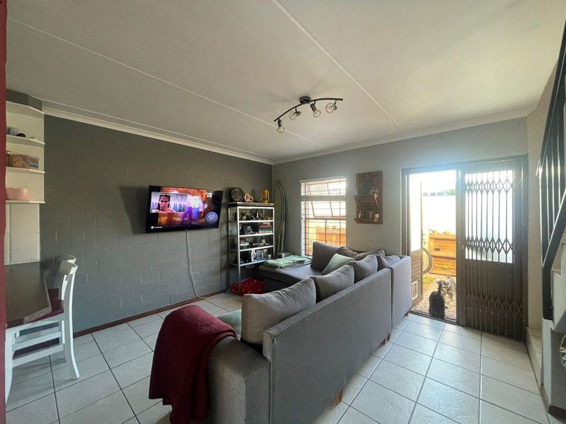 Duplex - Parklands - Photo 6