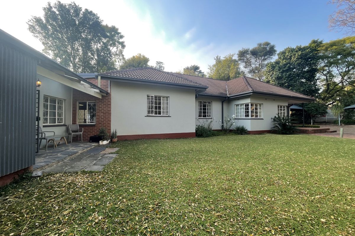 Opportunity Knocks - Walking distance of Pretoria Boys High School - Photo 3