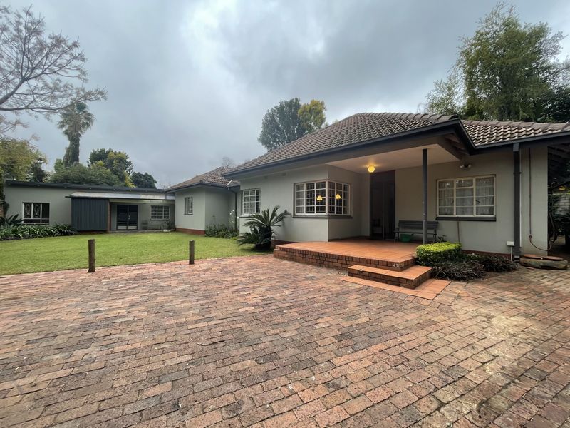 Opportunity Knocks - Walking distance of Pretoria Boys High School - Photo 1