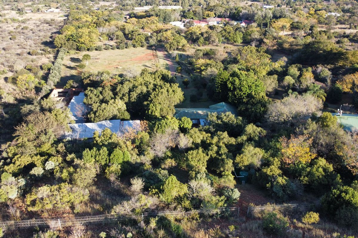 Rare Opportunity: Well-Developed 6.4-Hectare Smallholding with Income-Generating Flat - Photo 4