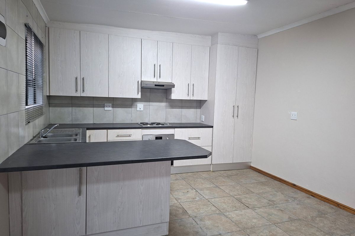 Welcome to this charming 2-bedroom, 1-bathroom flat, offering comfortable and convenient living. - Photo 5