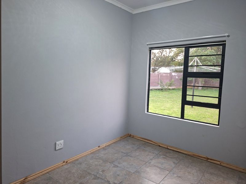 Welcome to this charming 2-bedroom, 1-bathroom flat, offering comfortable and convenient living. - Photo 9