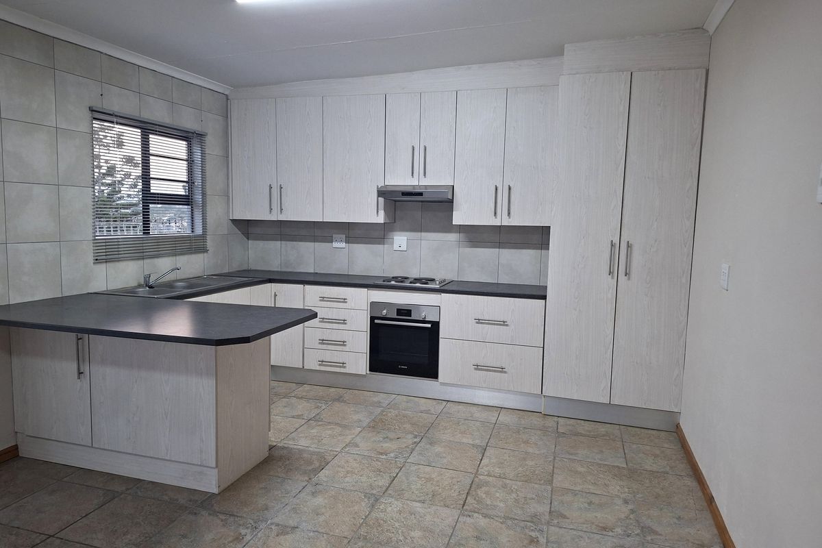 Welcome to this charming 2-bedroom, 1-bathroom flat, offering comfortable and convenient living. - Photo 3