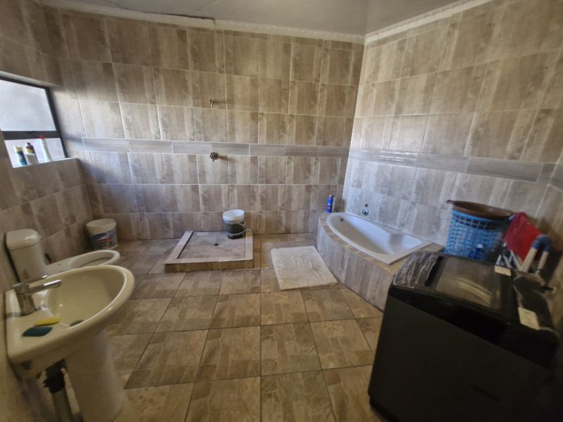 A Diamond in the Rough – Exceptional Potential in Eendracht, Leslie - Photo 8