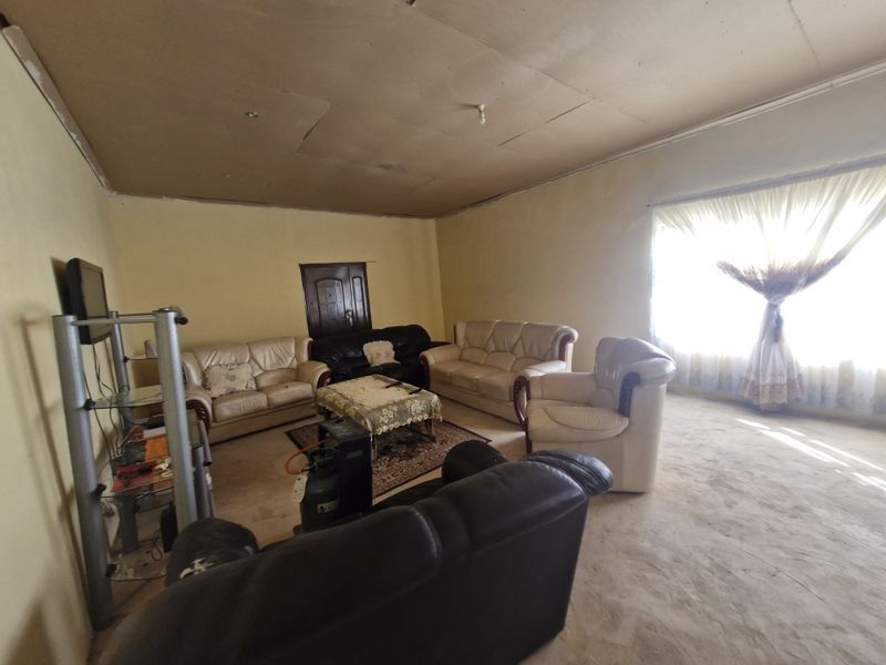A Diamond in the Rough – Exceptional Potential in Eendracht, Leslie - Photo 2