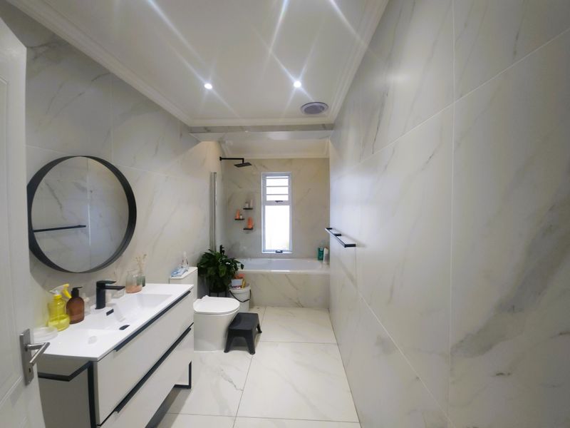 Sustainable Living with Effortless Style - Photo 3