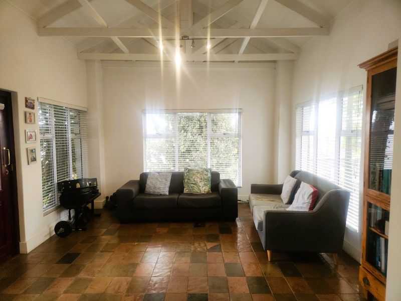 Sustainable Living with Effortless Style - Photo 2