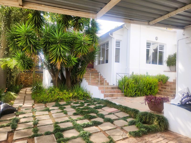 Sustainable Living with Effortless Style - Photo 1